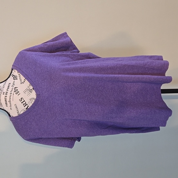Purple V-neck - Picture 1 of 4